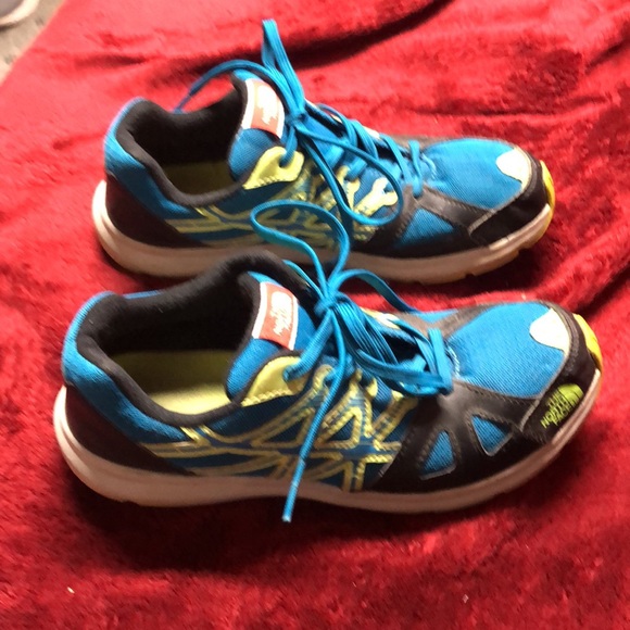 Boys size US5/ EU37 the north face light weight shoe in turquoise & lime green. - Picture 2 of 5